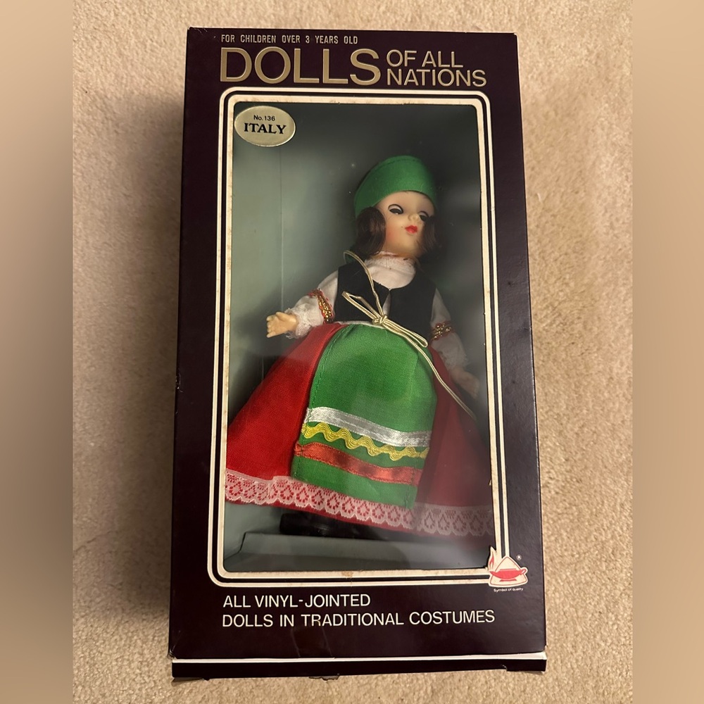 Vintage Dolls of All Nations (Italy)
